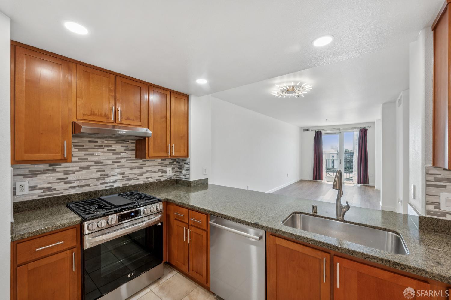 Detail Gallery Image 21 of 53 For 423 7th St #303,  Oakland,  CA 94607 - 2 Beds | 1 Baths