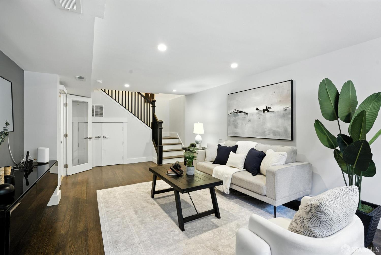 Detail Gallery Image 18 of 40 For 170 Eastwood Dr, San Francisco,  CA 94112 - 5 Beds | 3/1 Baths