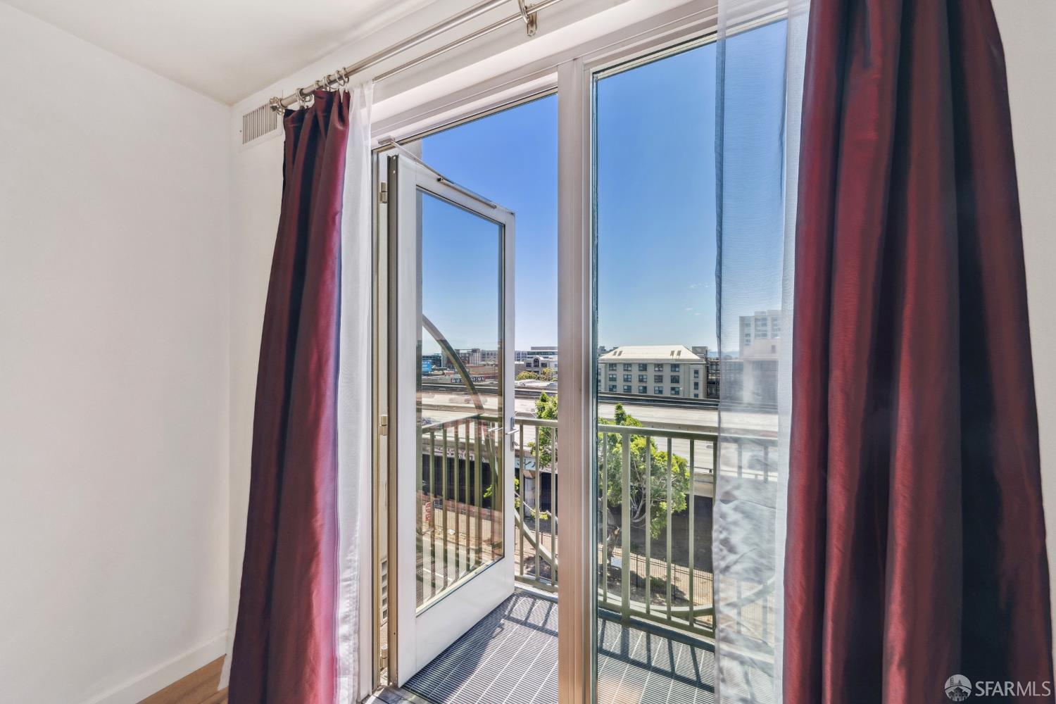 Detail Gallery Image 14 of 53 For 423 7th St #303,  Oakland,  CA 94607 - 2 Beds | 1 Baths
