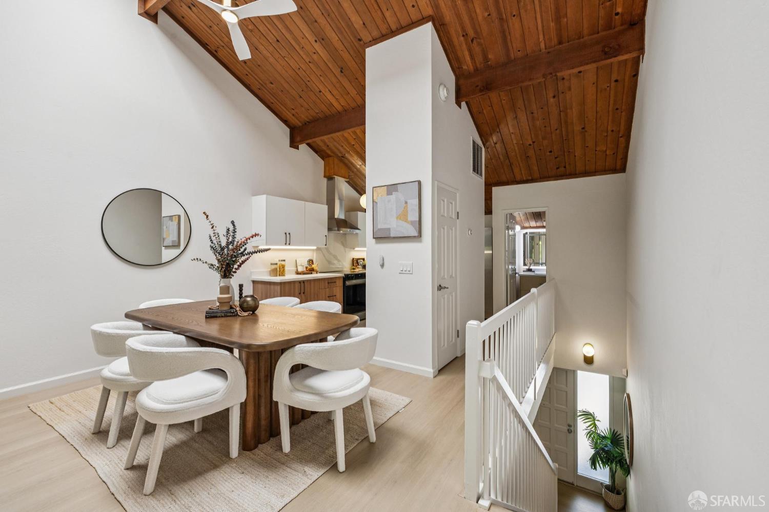 Detail Gallery Image 4 of 32 For 229 Cypress Point Dr, Mountain View,  CA 94043 - 2 Beds | 1/1 Baths