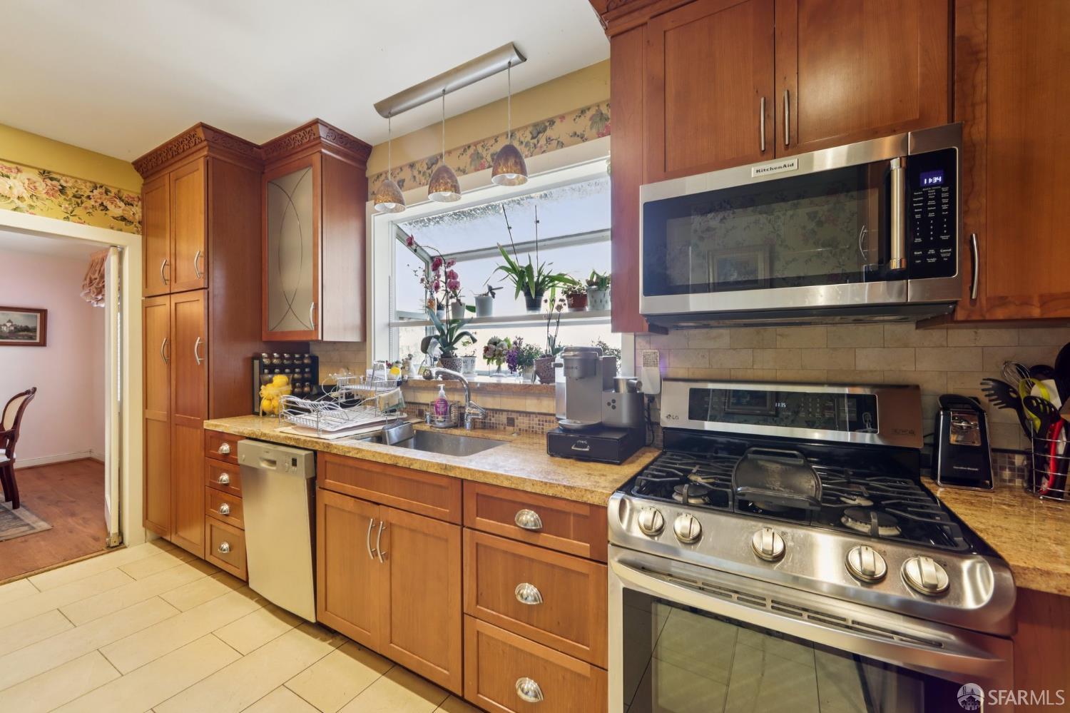 Detail Gallery Image 18 of 41 For 888 Portola Dr, San Francisco,  CA 94127 - 3 Beds | 2 Baths
