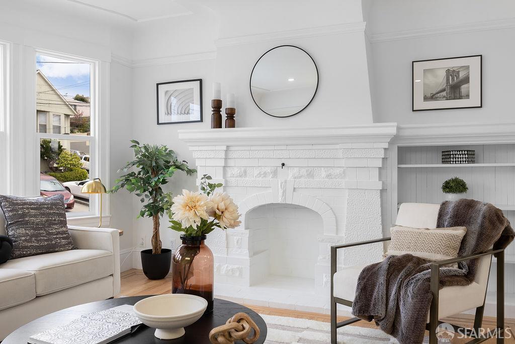 Detail Gallery Image 4 of 44 For 682 London St, San Francisco,  CA 94112 - 3 Beds | 2 Baths