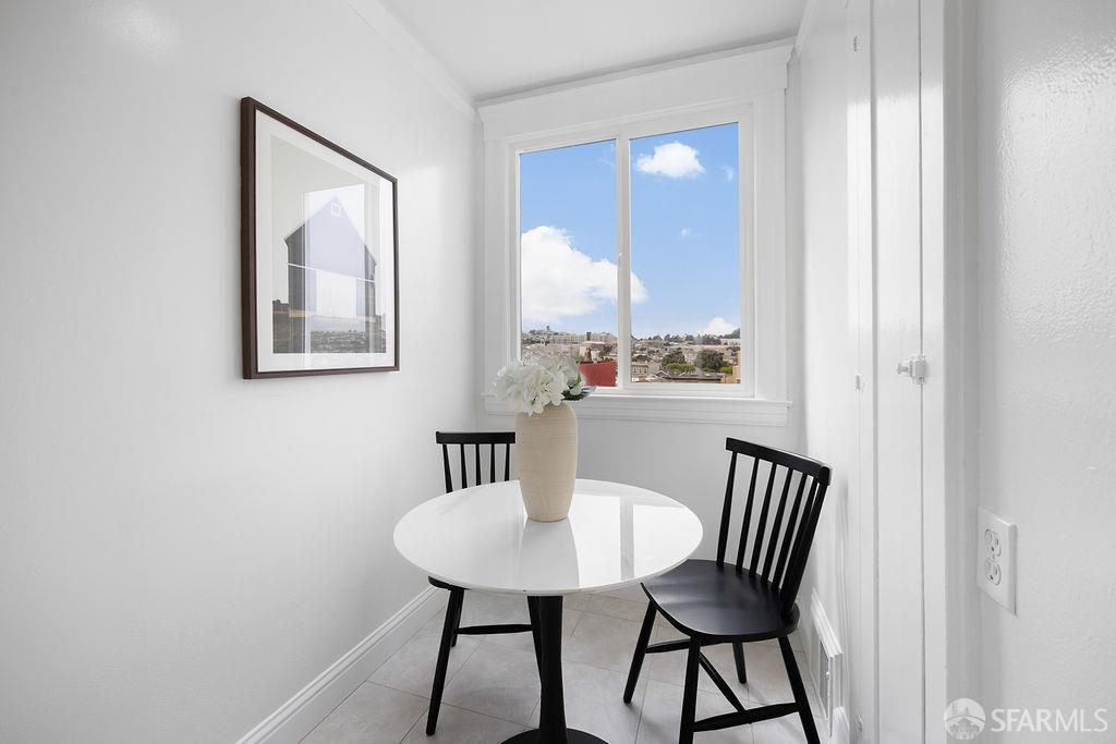 Detail Gallery Image 12 of 44 For 682 London St, San Francisco,  CA 94112 - 3 Beds | 2 Baths