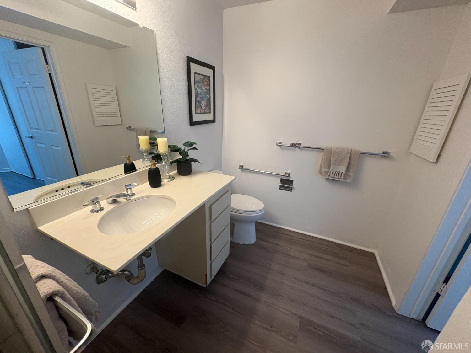 Detail Gallery Image 20 of 27 For 450 Carl St, San Francisco,  CA 94117 - 2 Beds | 2 Baths