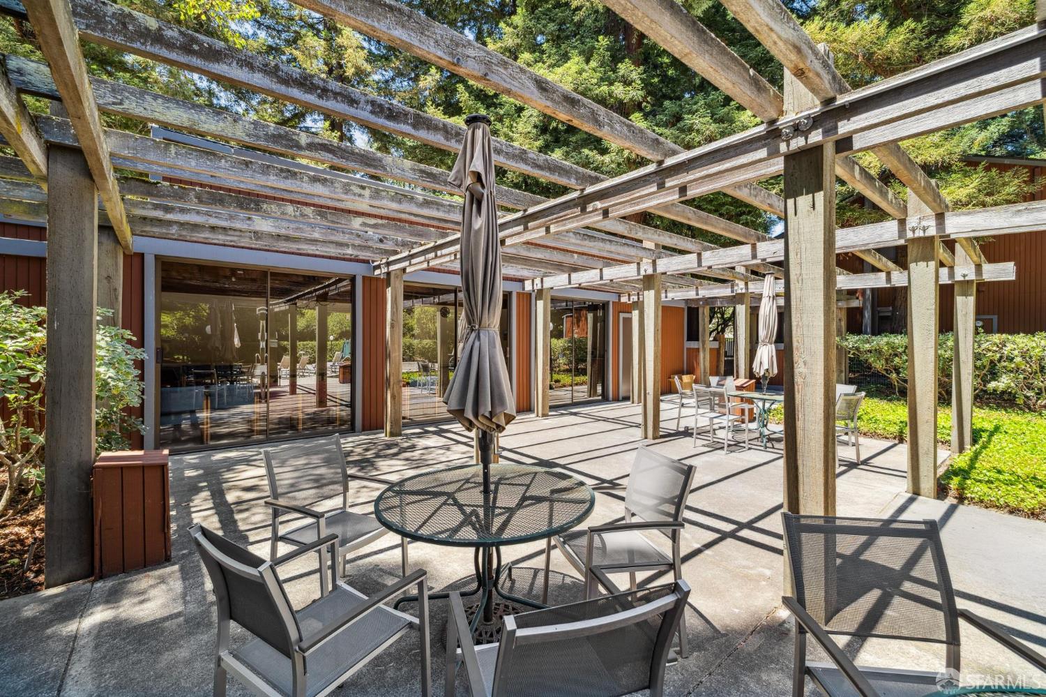 Detail Gallery Image 29 of 32 For 229 Cypress Point Dr, Mountain View,  CA 94043 - 2 Beds | 1/1 Baths