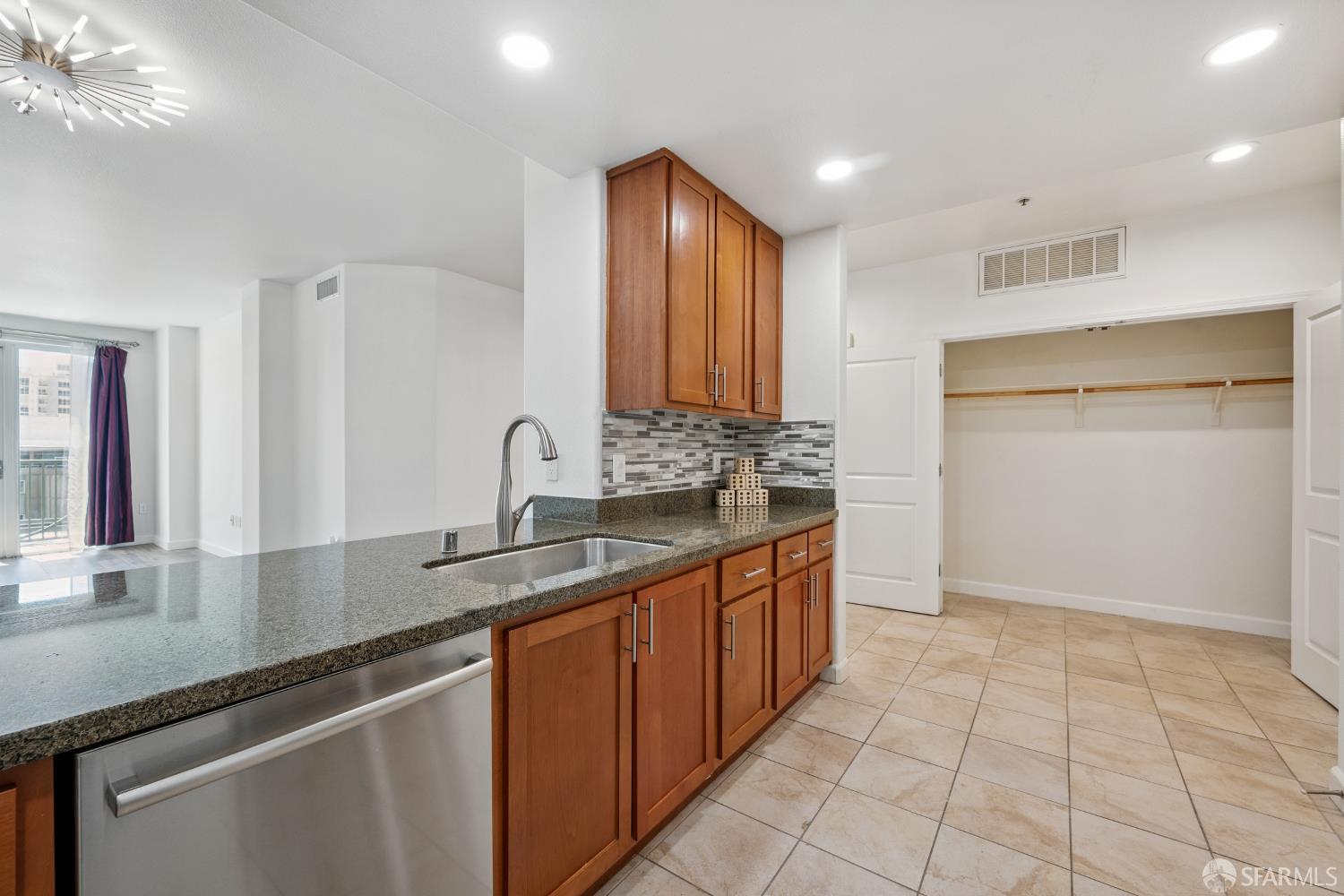 Detail Gallery Image 25 of 53 For 423 7th St #303,  Oakland,  CA 94607 - 2 Beds | 1 Baths
