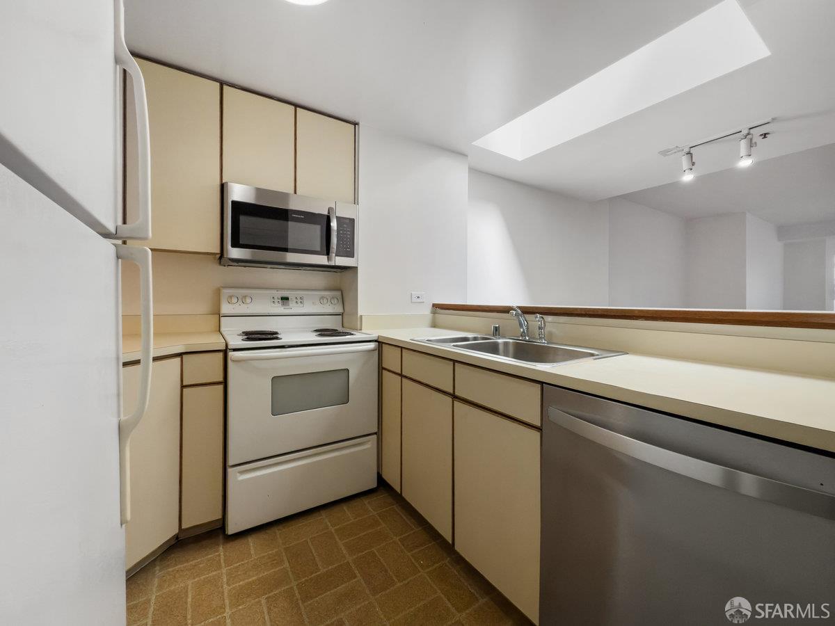 Detail Gallery Image 11 of 42 For 601 Van Ness Ave #71,  San Francisco,  CA 94102 - 2 Beds | 2 Baths