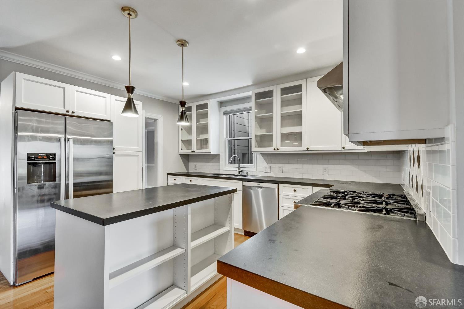 Detail Gallery Image 36 of 55 For 1258 York St, San Francisco,  CA 94110 - 3 Beds | 2/1 Baths