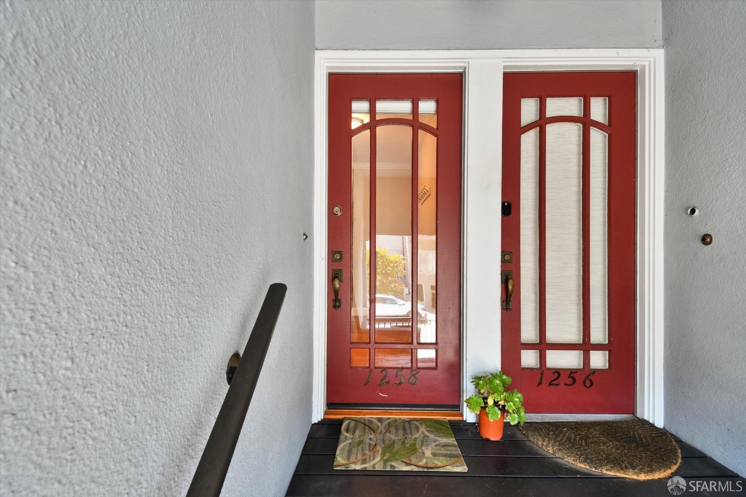 Detail Gallery Image 5 of 55 For 1258 York St, San Francisco,  CA 94110 - 3 Beds | 2/1 Baths