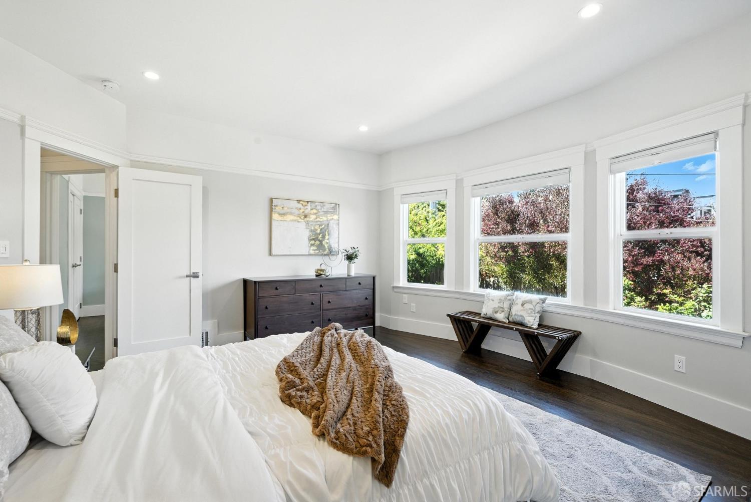 Detail Gallery Image 11 of 40 For 170 Eastwood Dr, San Francisco,  CA 94112 - 5 Beds | 3/1 Baths