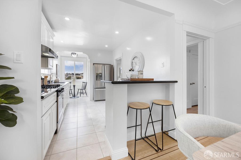 Detail Gallery Image 10 of 44 For 682 London St, San Francisco,  CA 94112 - 3 Beds | 2 Baths