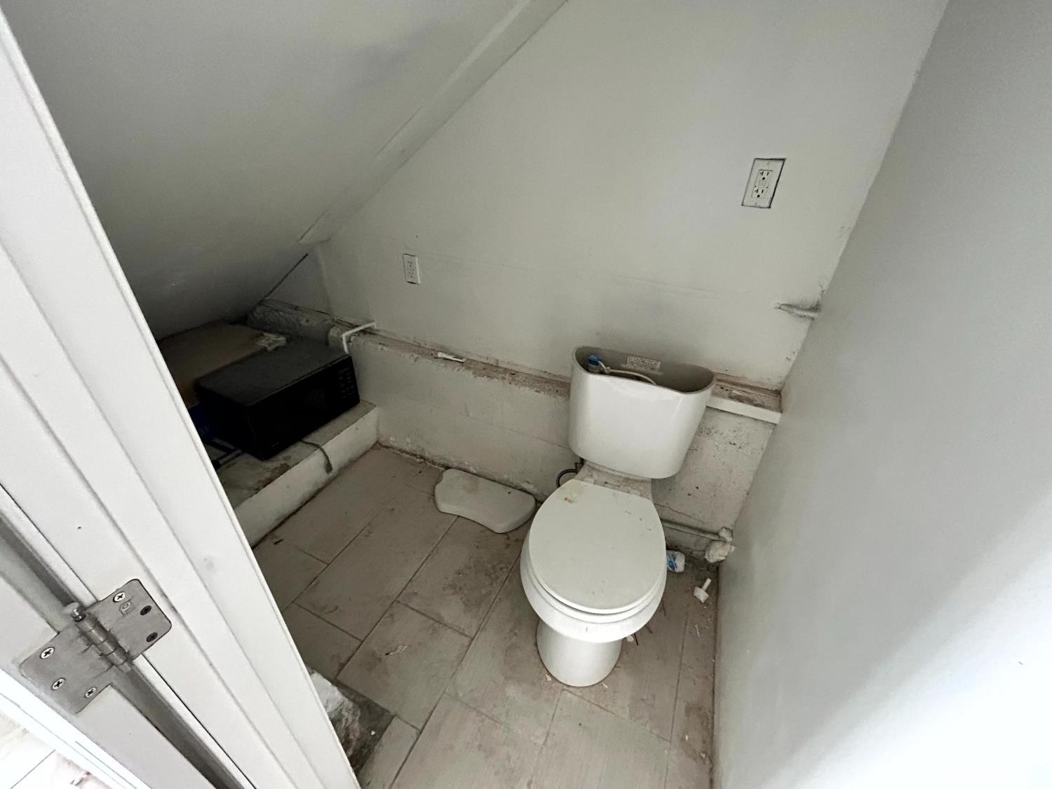 Detail Gallery Image 4 of 13 For 1444 Silver Ave, San Francisco,  CA 94134 - – Beds | – Baths