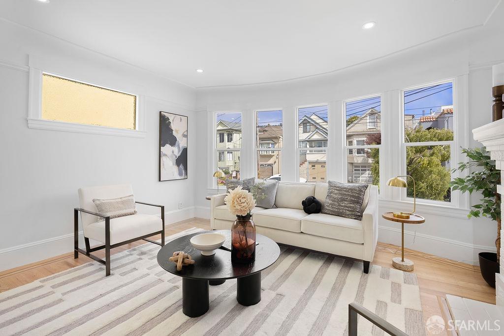 Detail Gallery Image 5 of 44 For 682 London St, San Francisco,  CA 94112 - 3 Beds | 2 Baths