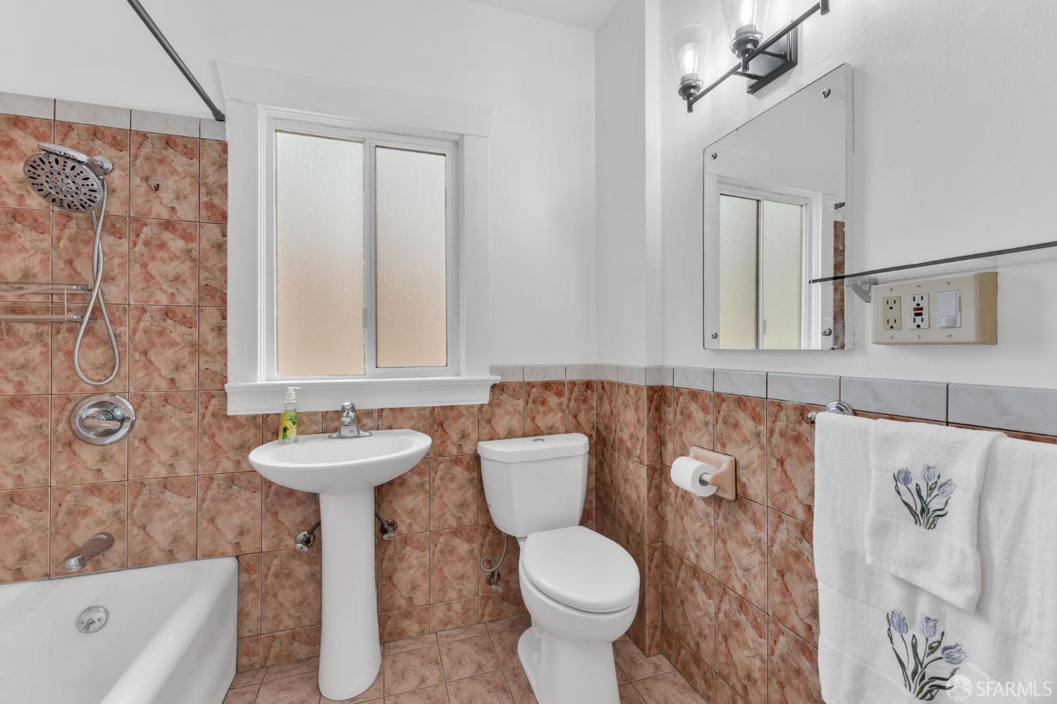 Detail Gallery Image 14 of 21 For 980 Holloway Ave, San Francisco,  CA 94132 - 2 Beds | 1 Baths