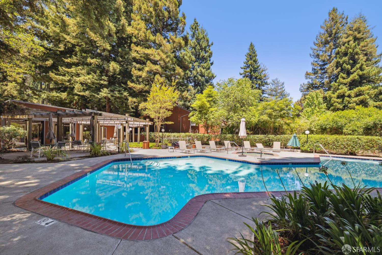 Detail Gallery Image 27 of 32 For 229 Cypress Point Dr, Mountain View,  CA 94043 - 2 Beds | 1/1 Baths