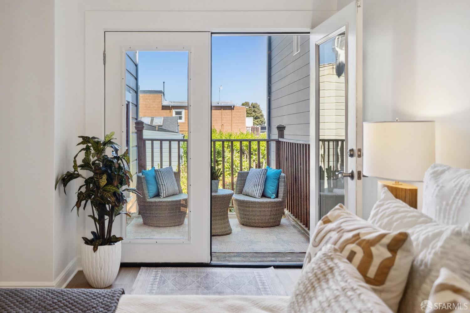 Detail Gallery Image 16 of 22 For 1063 Sanchez St, San Francisco,  CA 94114 - – Beds | – Baths