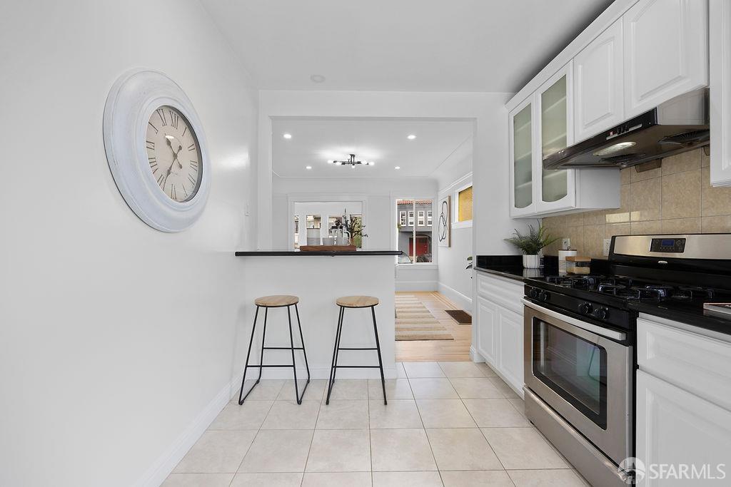 Detail Gallery Image 14 of 44 For 682 London St, San Francisco,  CA 94112 - 3 Beds | 2 Baths