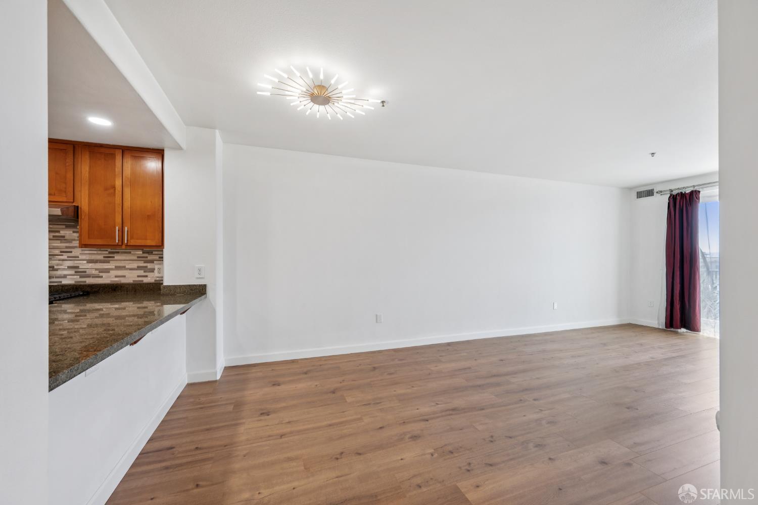 Detail Gallery Image 8 of 53 For 423 7th St #303,  Oakland,  CA 94607 - 2 Beds | 1 Baths