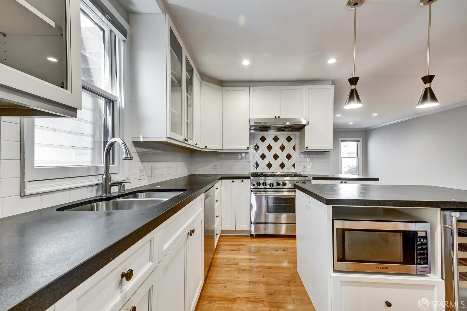 Detail Gallery Image 31 of 55 For 1258 York St, San Francisco,  CA 94110 - 3 Beds | 2/1 Baths