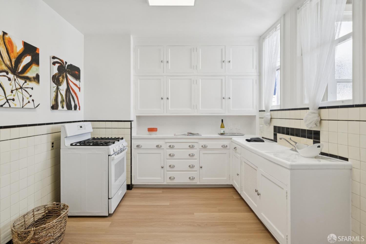 Detail Gallery Image 12 of 22 For 1063 Sanchez St, San Francisco,  CA 94114 - – Beds | – Baths