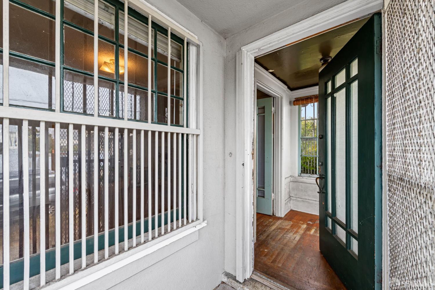 Detail Gallery Image 4 of 28 For 715 Prague St, San Francisco,  CA 94112 - 2 Beds | 1 Baths