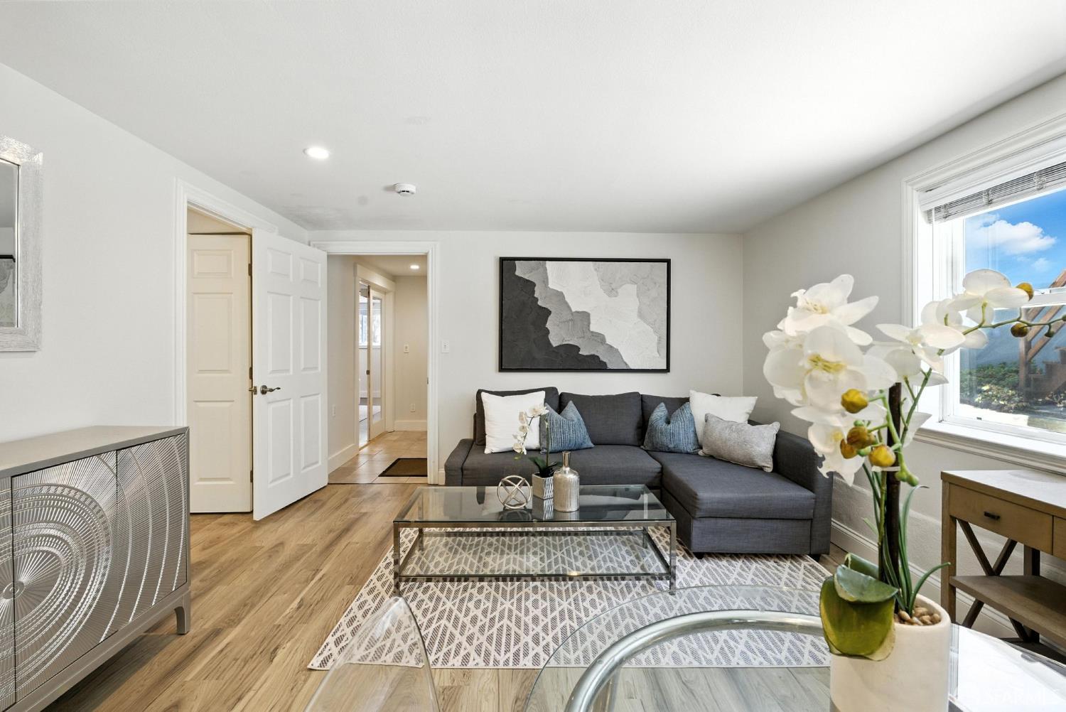 Detail Gallery Image 24 of 40 For 170 Eastwood Dr, San Francisco,  CA 94112 - 5 Beds | 3/1 Baths