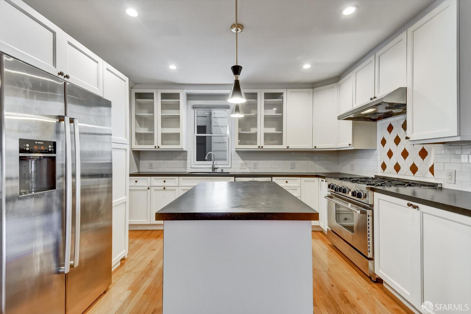 Detail Gallery Image 34 of 55 For 1258 York St, San Francisco,  CA 94110 - 3 Beds | 2/1 Baths