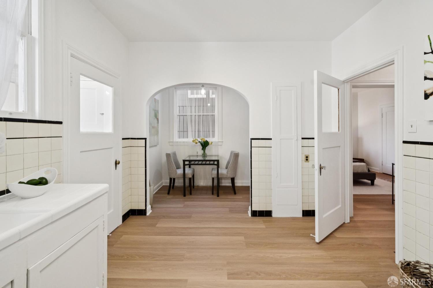 Detail Gallery Image 11 of 22 For 1063 Sanchez St, San Francisco,  CA 94114 - – Beds | – Baths