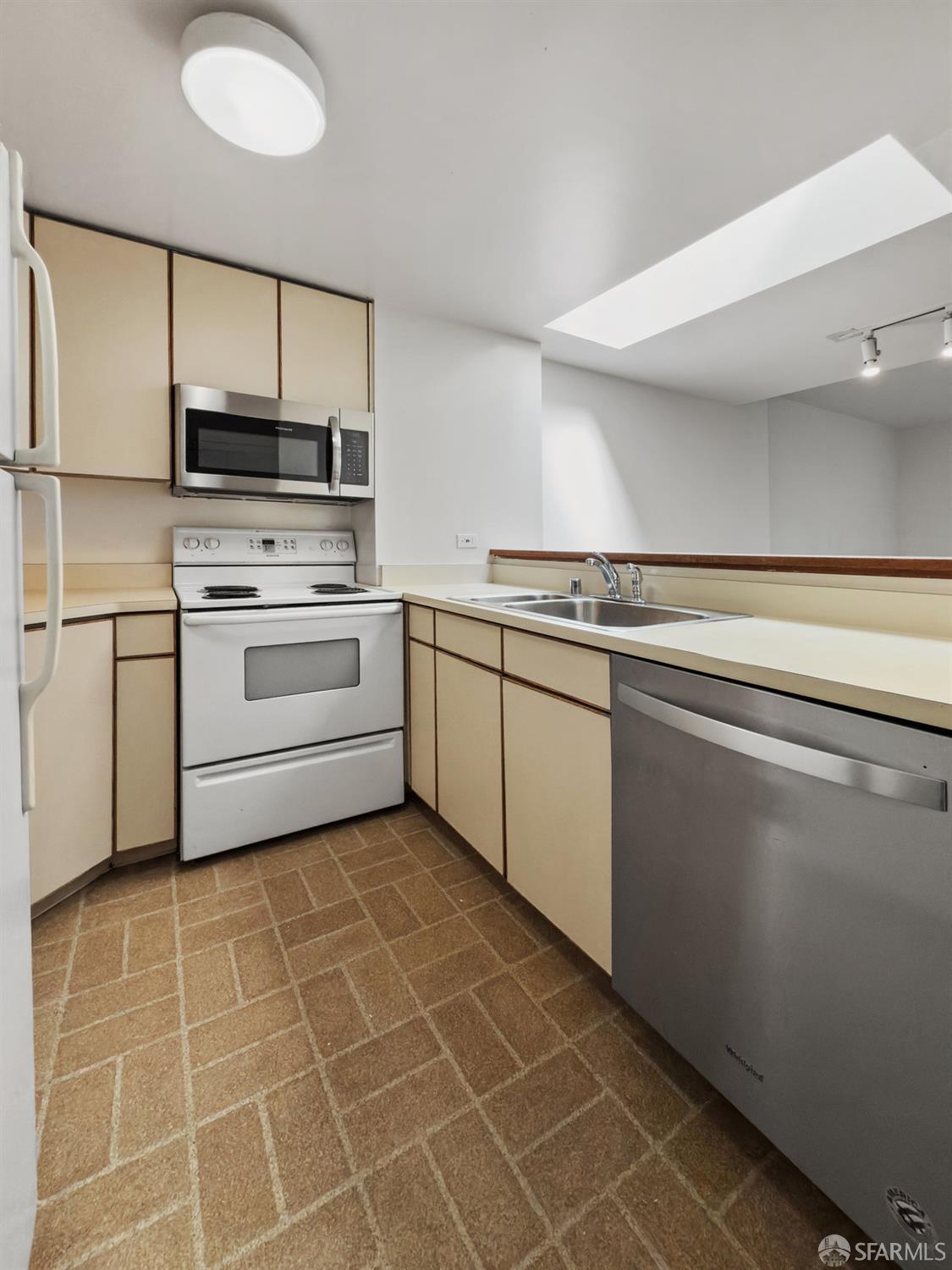 Detail Gallery Image 10 of 42 For 601 Van Ness Ave #71,  San Francisco,  CA 94102 - 2 Beds | 2 Baths