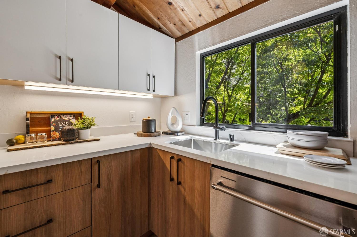 Detail Gallery Image 9 of 32 For 229 Cypress Point Dr, Mountain View,  CA 94043 - 2 Beds | 1/1 Baths