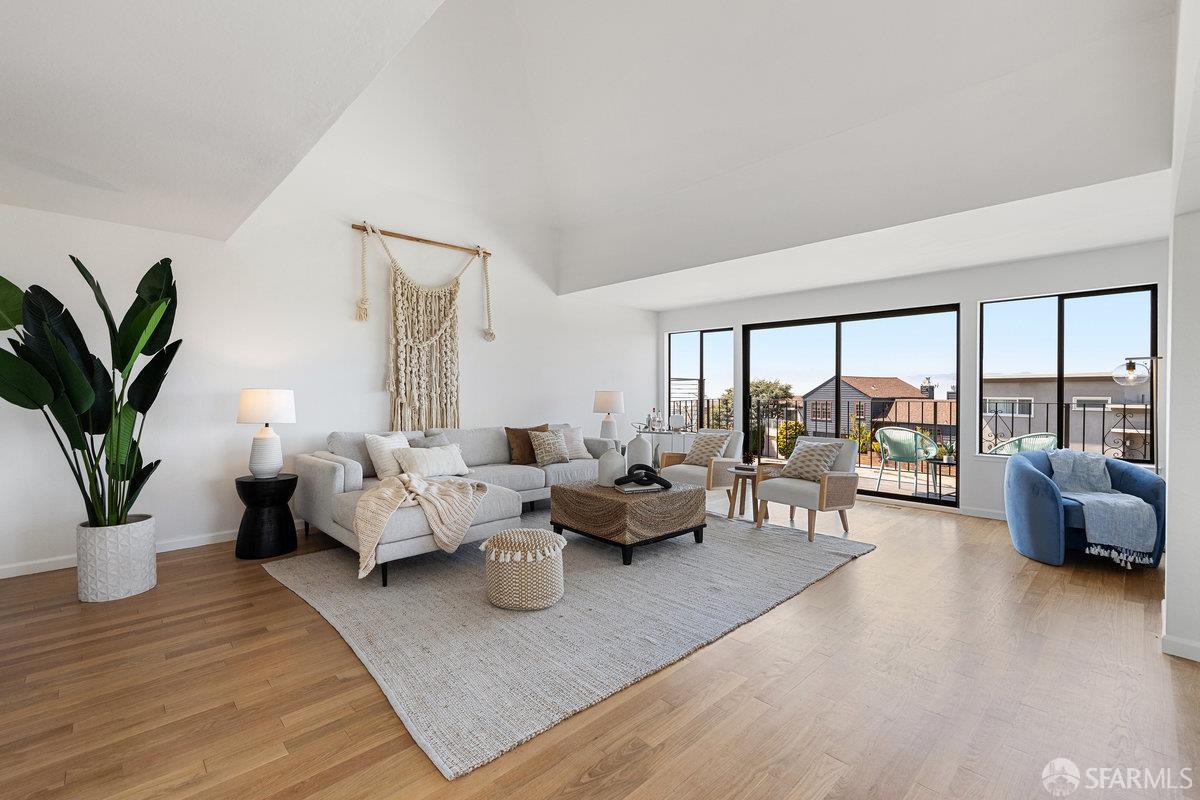 Detail Gallery Image 6 of 63 For 861 Lawton St, San Francisco,  CA 94122 - 3 Beds | 2/1 Baths