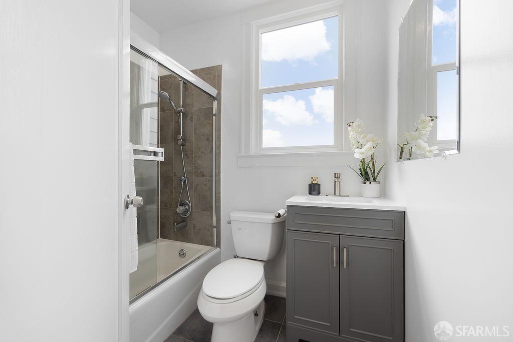 Detail Gallery Image 16 of 44 For 682 London St, San Francisco,  CA 94112 - 3 Beds | 2 Baths
