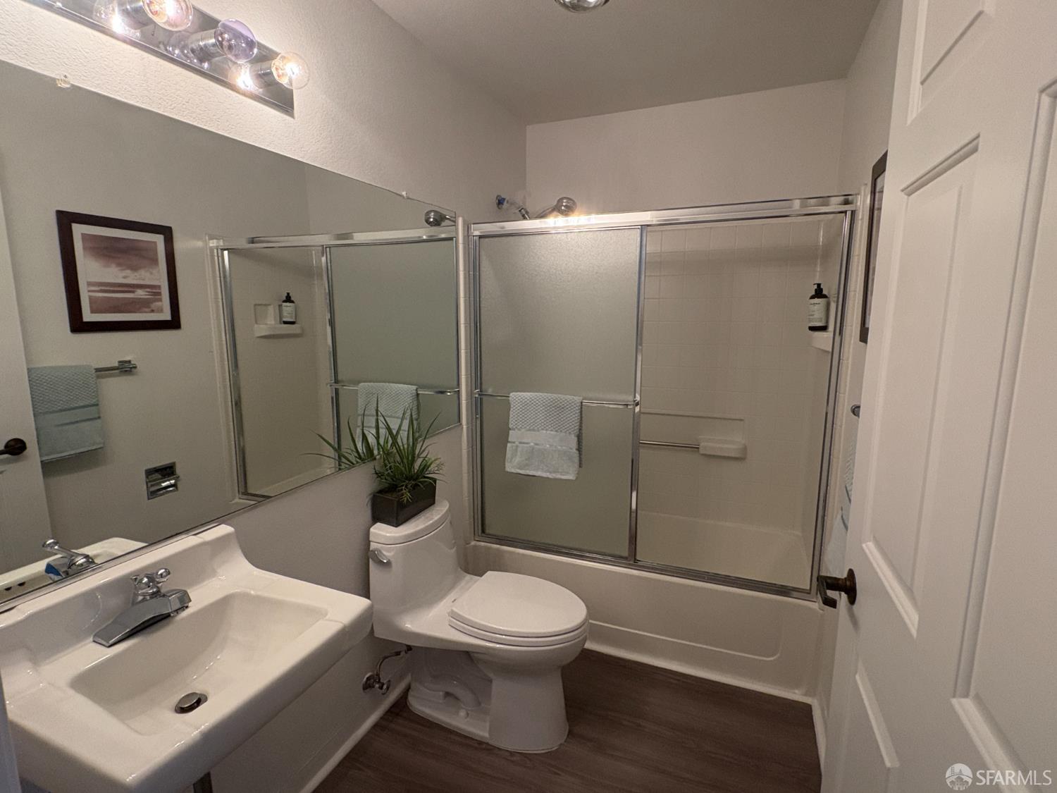 Detail Gallery Image 14 of 27 For 450 Carl St, San Francisco,  CA 94117 - 2 Beds | 2 Baths