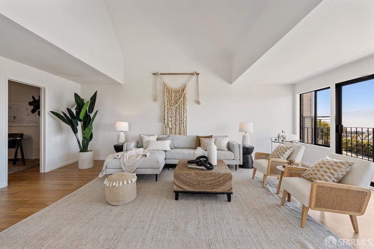 Detail Gallery Image 7 of 63 For 861 Lawton St, San Francisco,  CA 94122 - 3 Beds | 2/1 Baths