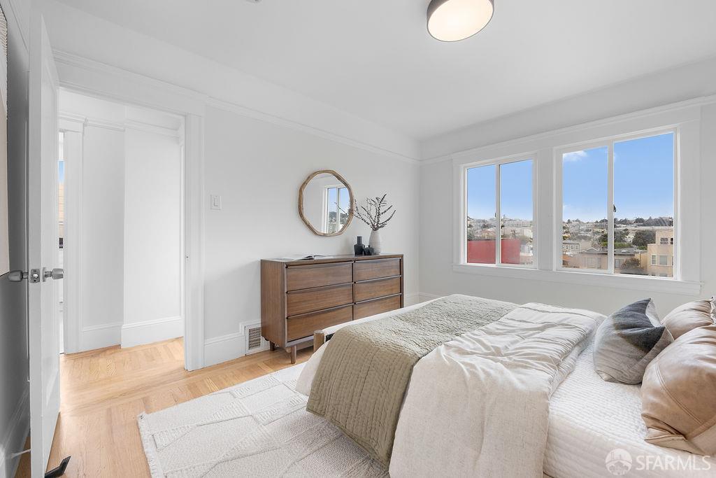 Detail Gallery Image 19 of 44 For 682 London St, San Francisco,  CA 94112 - 3 Beds | 2 Baths