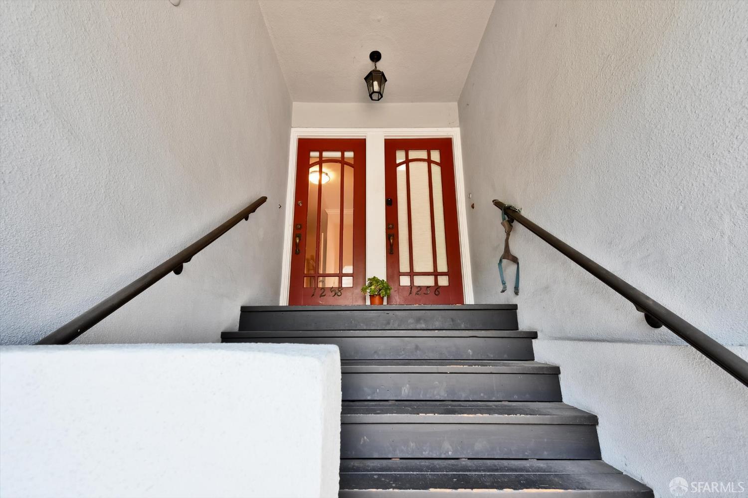 Detail Gallery Image 4 of 55 For 1258 York St, San Francisco,  CA 94110 - 3 Beds | 2/1 Baths