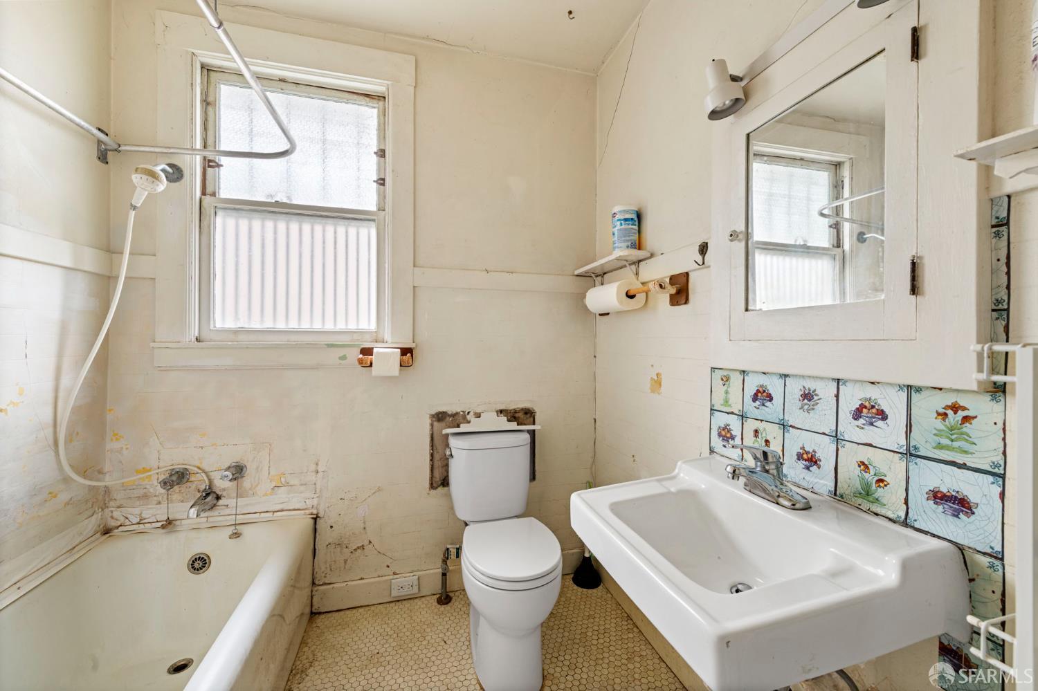 Detail Gallery Image 17 of 28 For 715 Prague St, San Francisco,  CA 94112 - 2 Beds | 1 Baths