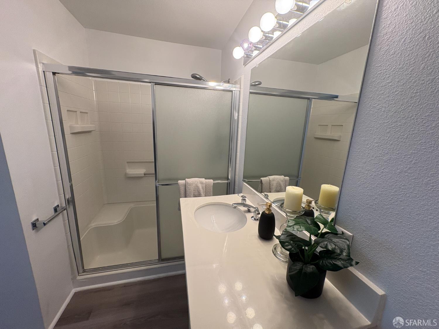 Detail Gallery Image 21 of 27 For 450 Carl St, San Francisco,  CA 94117 - 2 Beds | 2 Baths