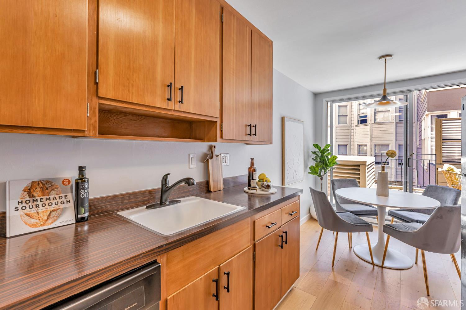 Detail Gallery Image 10 of 31 For 1734 Bay St #103,  San Francisco,  CA 94123 - 1 Beds | 1 Baths