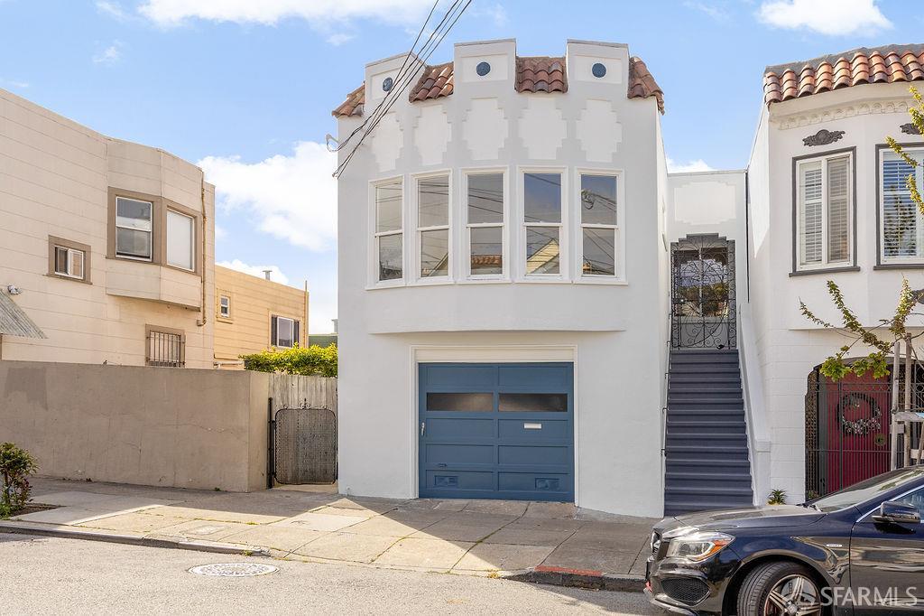 Detail Gallery Image 2 of 44 For 682 London St, San Francisco,  CA 94112 - 3 Beds | 2 Baths