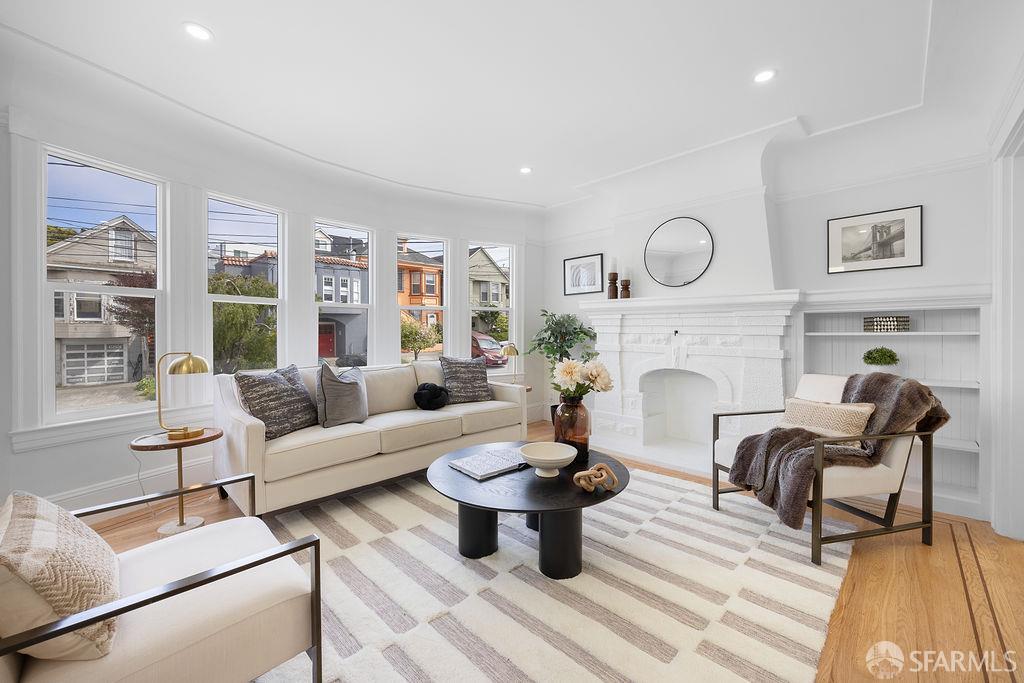 Detail Gallery Image 3 of 44 For 682 London St, San Francisco,  CA 94112 - 3 Beds | 2 Baths