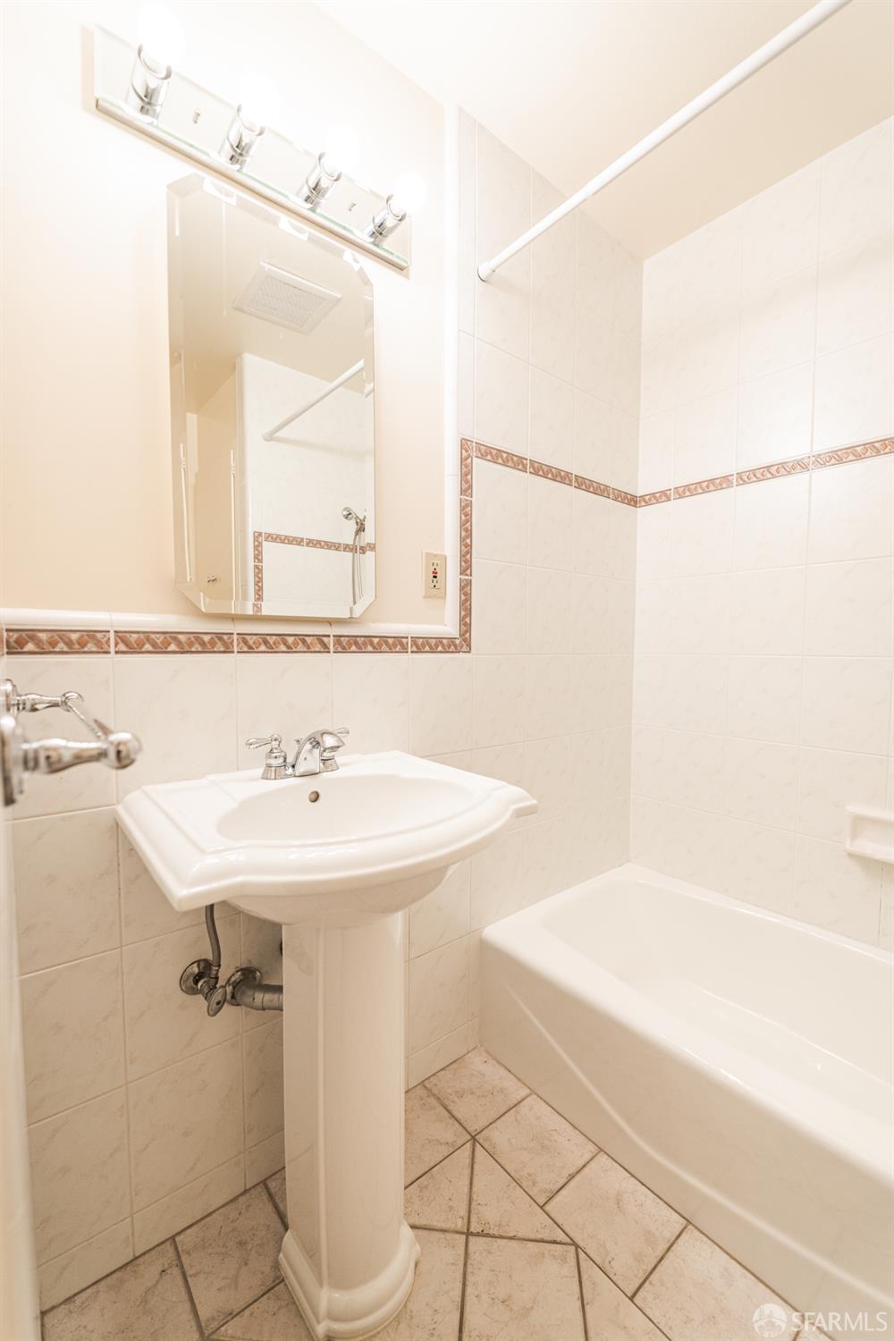 Detail Gallery Image 4 of 6 For 1918 Filbert St, San Francisco,  CA 94123 - 1 Beds | 1 Baths