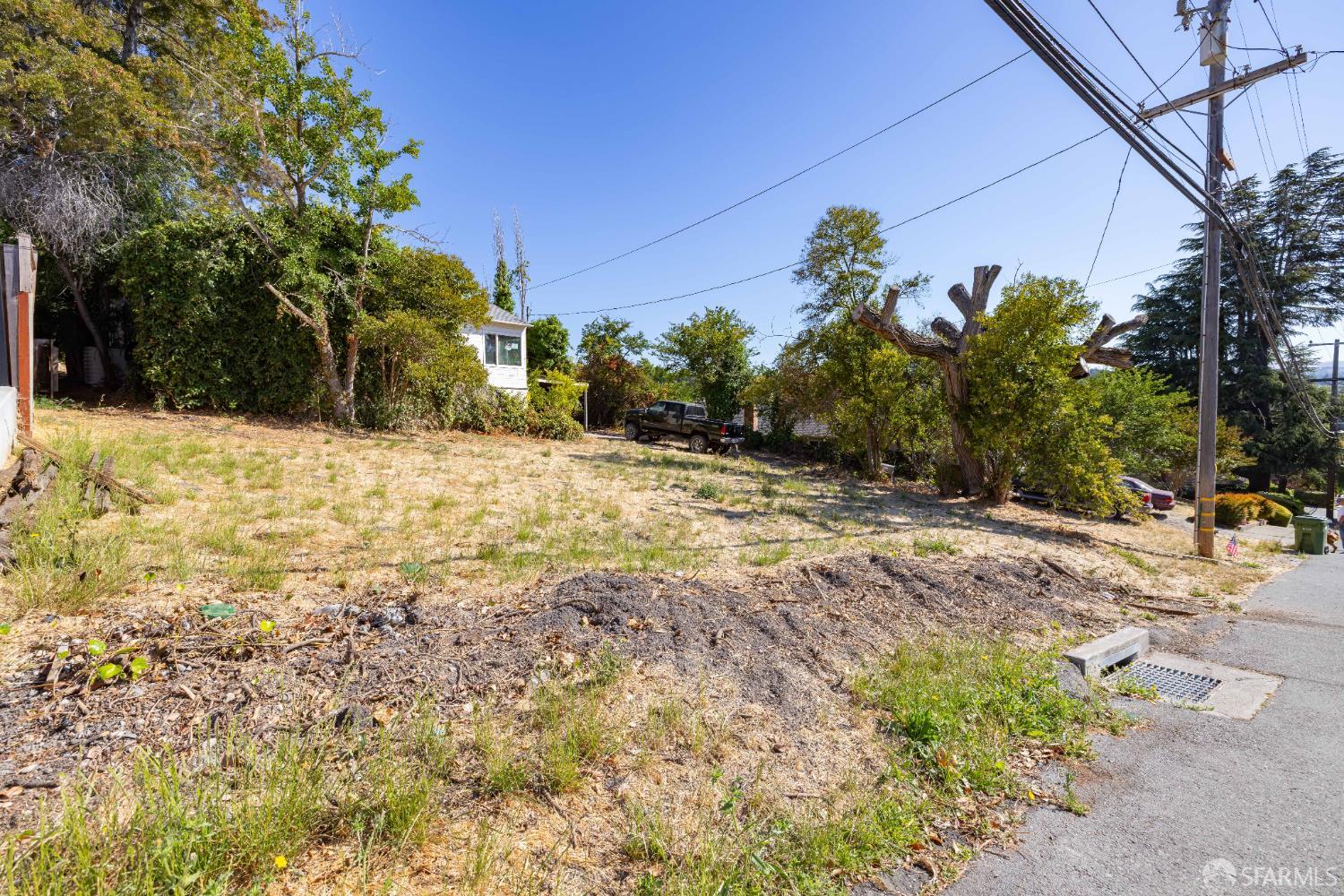 Detail Gallery Image 2 of 60 For 3142 Keith Ave, Castro Valley,  CA 94546 - 3 Beds | 1 Baths