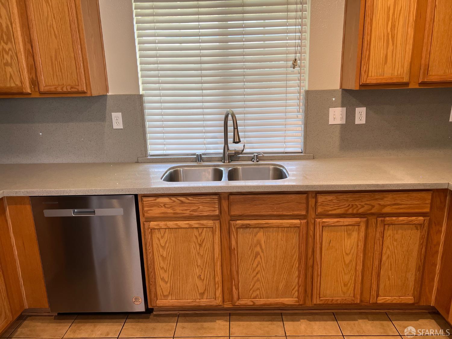 Detail Gallery Image 6 of 23 For 6 Addison Ct, Pittsburg,  CA 94565 - 4 Beds | 2/1 Baths