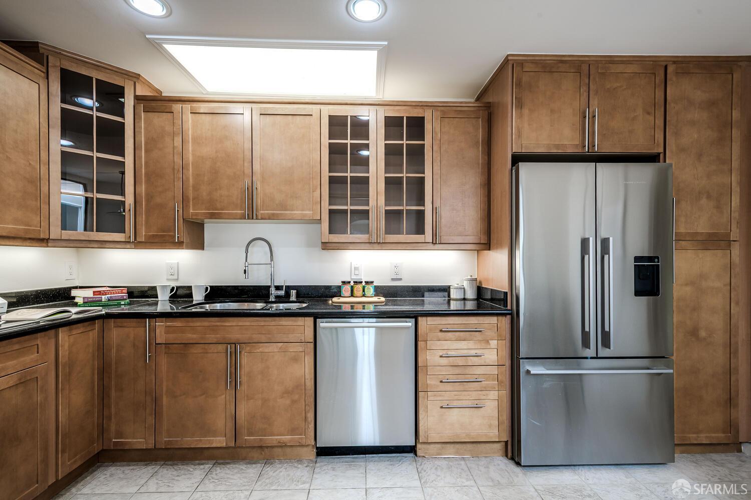 Detail Gallery Image 9 of 42 For 2654 35th Ave, San Francisco,  CA 94116 - 2 Beds | 2 Baths