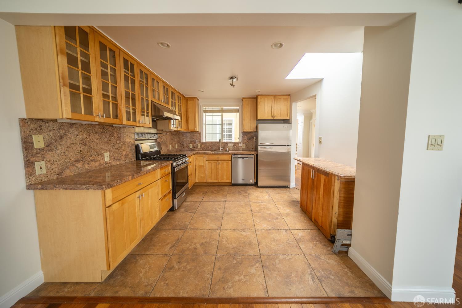 Detail Gallery Image 7 of 27 For 2346 33rd Ave, San Francisco,  CA 94116 - 3 Beds | 1 Baths