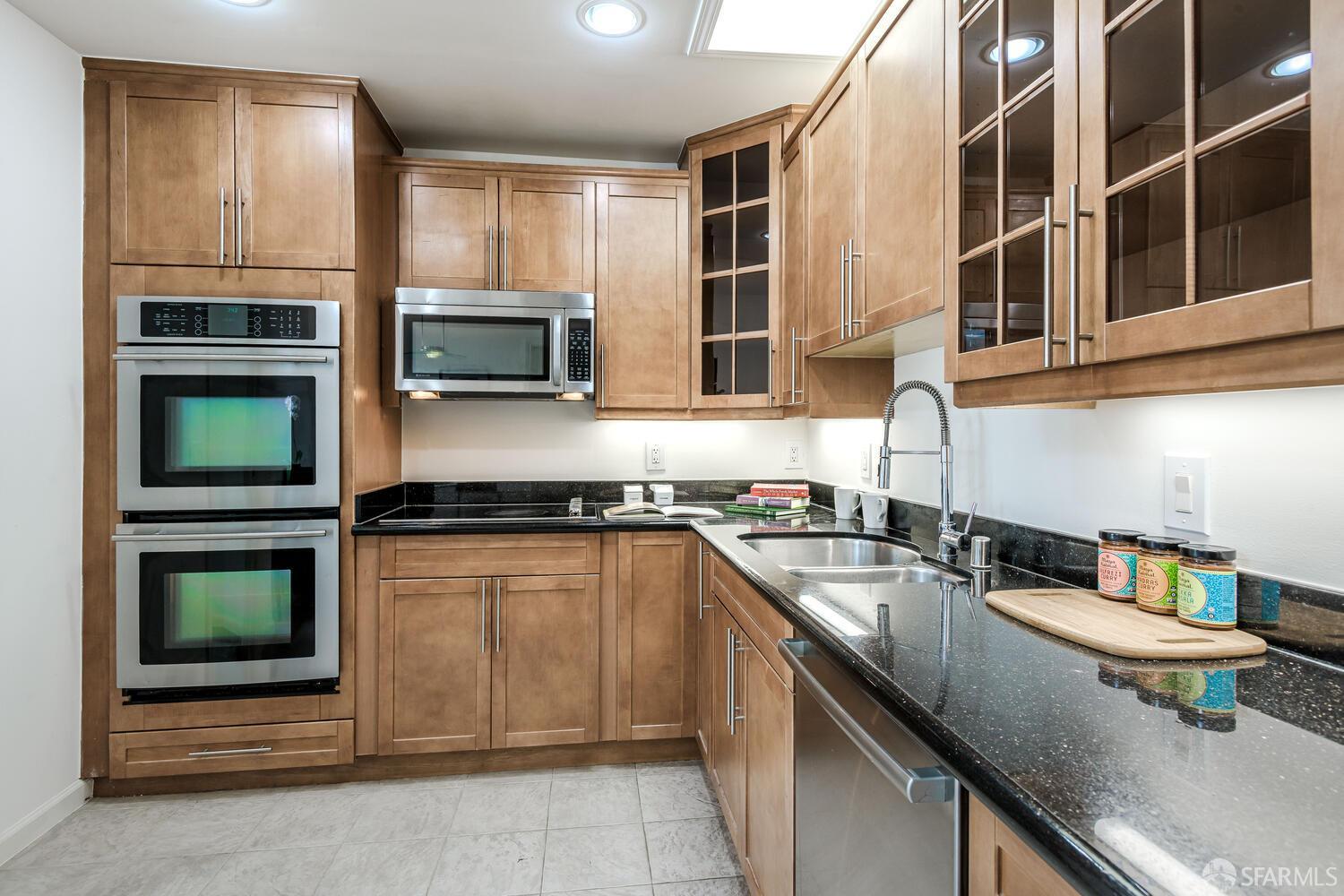 Detail Gallery Image 10 of 42 For 2654 35th Ave, San Francisco,  CA 94116 - 2 Beds | 2 Baths