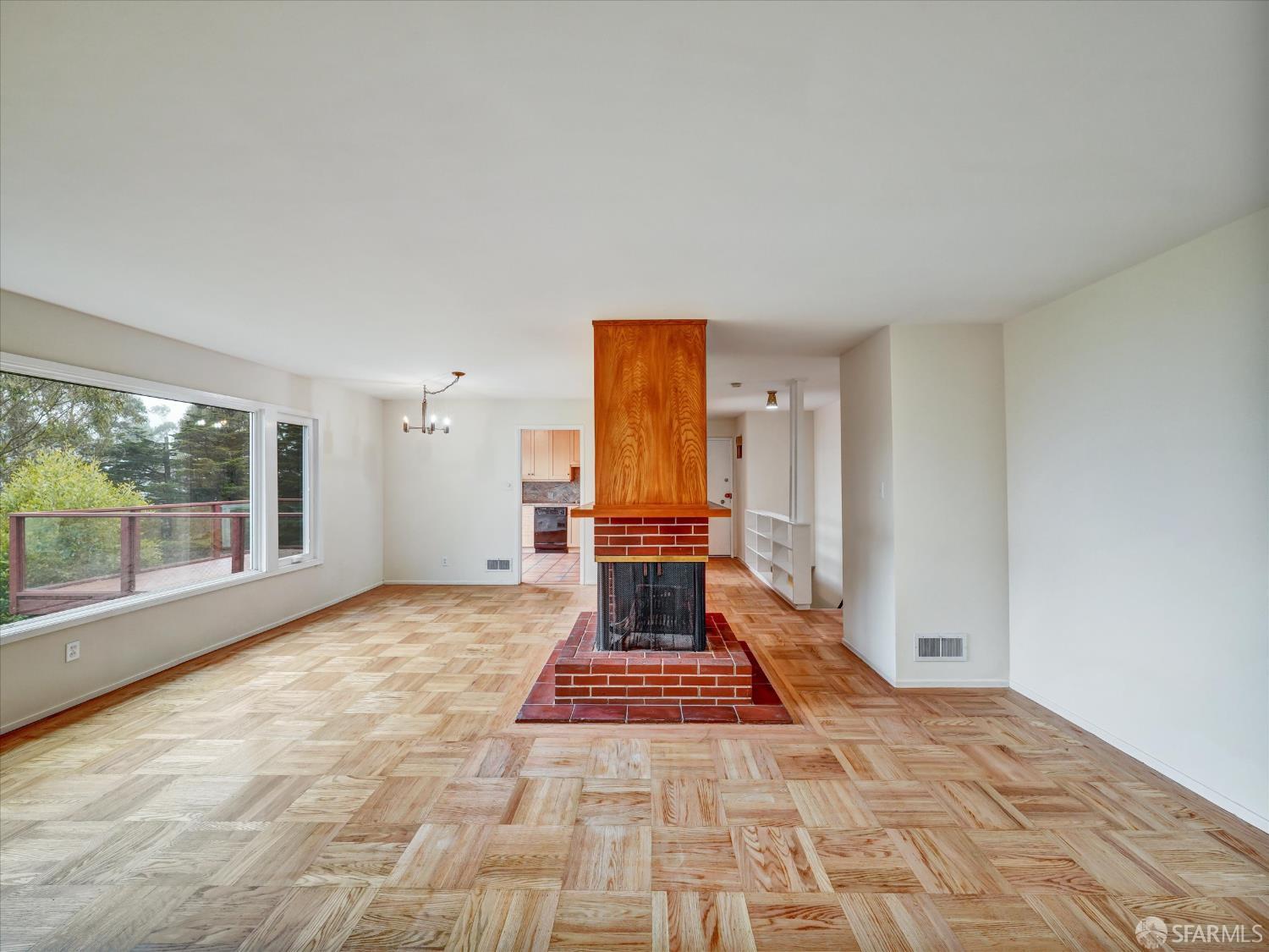 Detail Gallery Image 5 of 45 For 173 Warren Dr, San Francisco,  CA 94131 - 3 Beds | 2 Baths