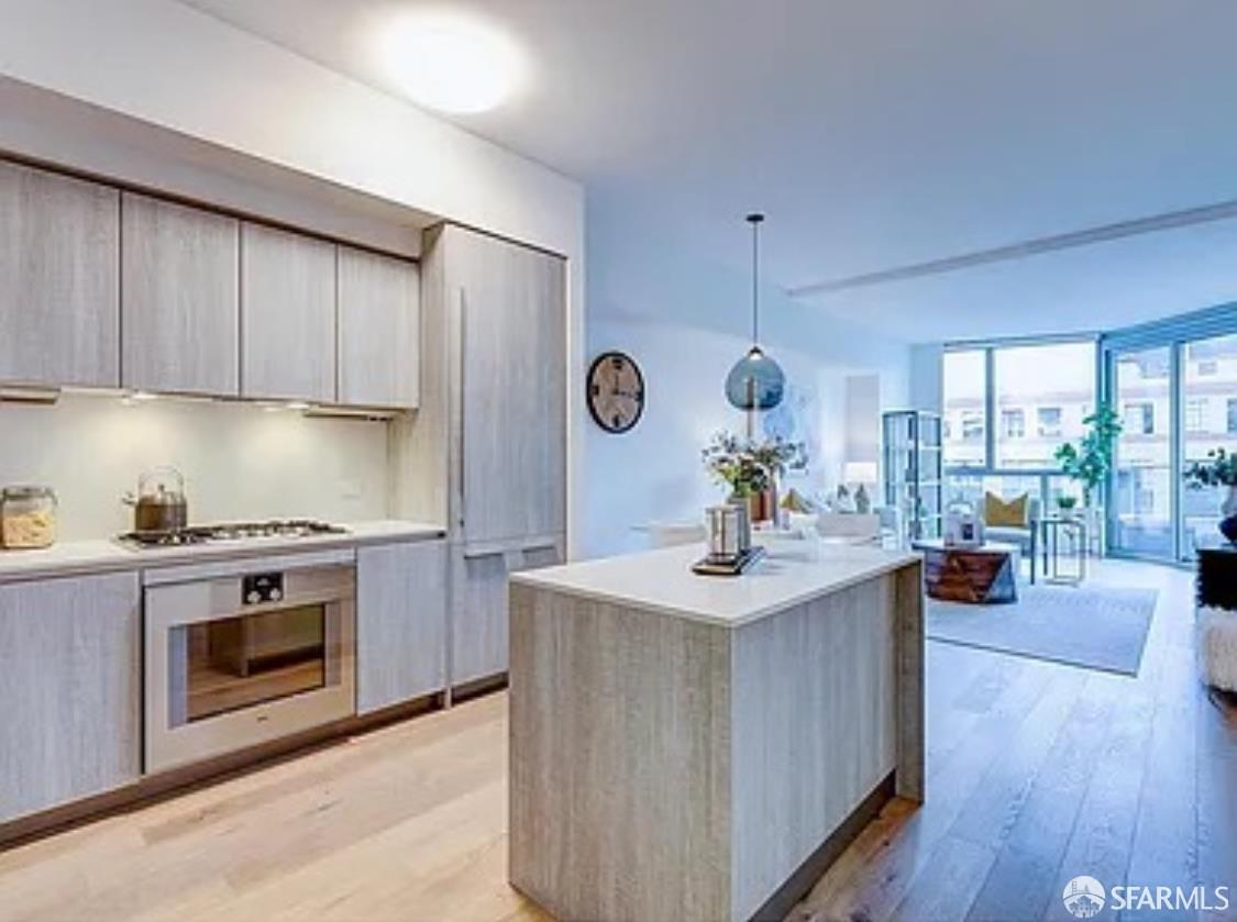 Photo #2: 425057206 Listing 