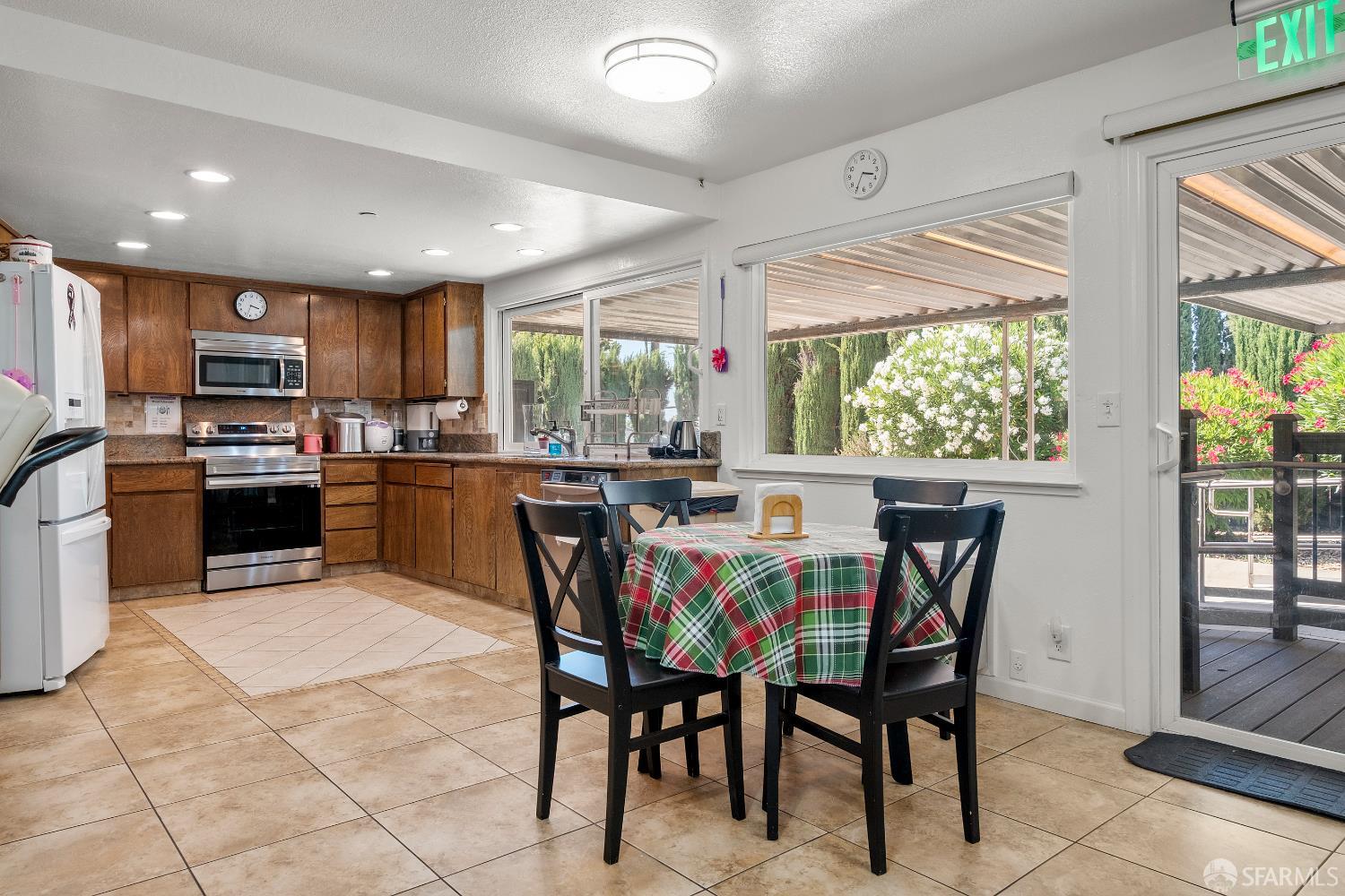 Detail Gallery Image 13 of 47 For 1230 Vancouver Way, Livermore,  CA  - – Beds | – Baths